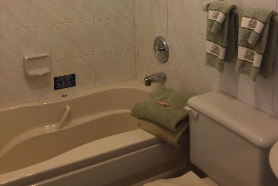 SeaRenity Suite ensuite 4pc bathroom includes relaxing air-jet whirlpool tub.